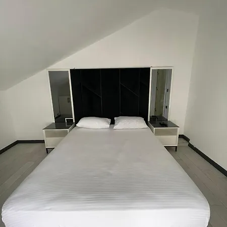 Talles Suit Çeşme